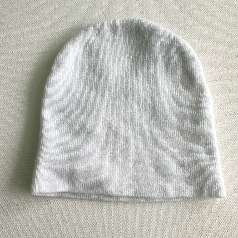 Taille girl’s White Knit Slouchy Beanie Soft Minimalist Design.  Size 0-6M.